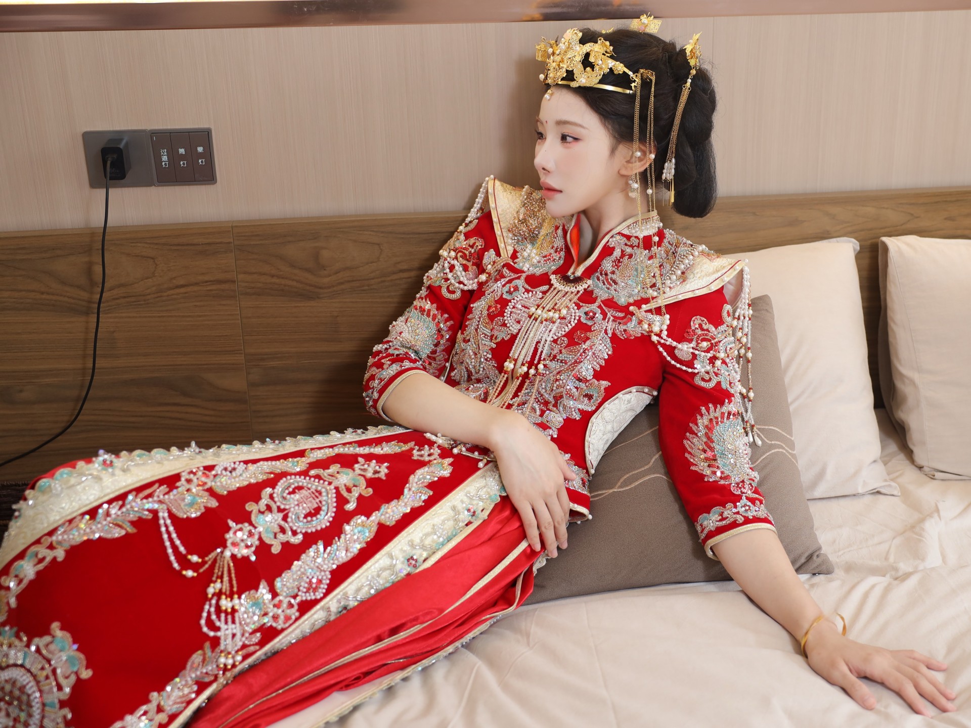 【原版无水印首发】秀人网 梨霜儿 最新 极品新娘子作品 / 113P+2.3G-首发花园论坛-会员专区-魅影阁写真