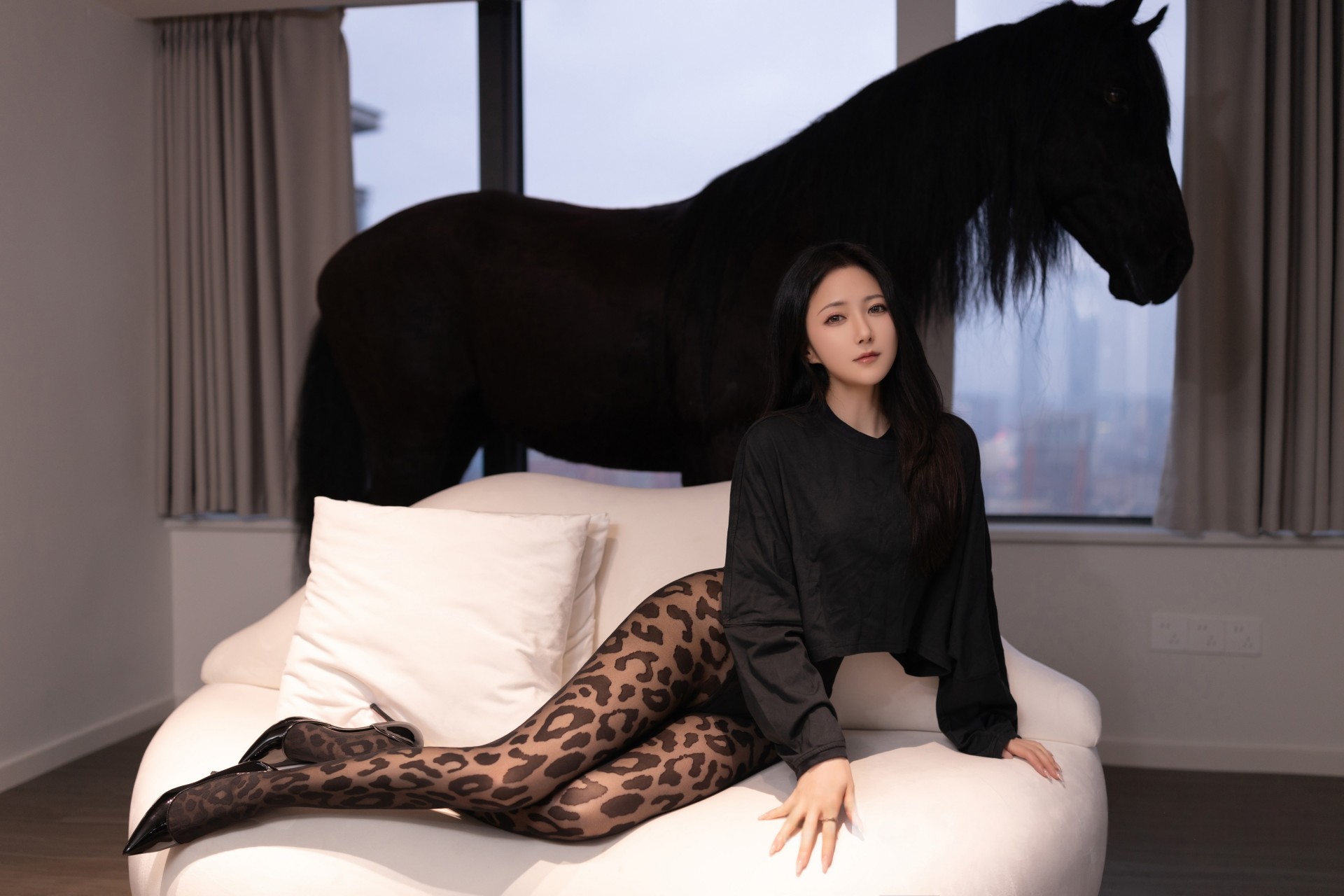 【原版无水印首发】秀人网 鱼子酱 10.31日 最新上架内购作品《性感的丝》 / 122P+3.33G-首发花园论坛-会员专区-魅影阁写真